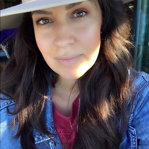 Meet your Posher, Stephanie rodriguez